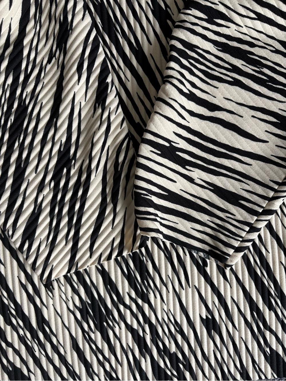 COS Rounded Pleated Top, size M - Picture 12 of 16